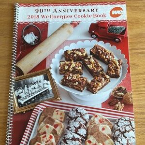 2018 WISCONSIN WE ENERGIES COOKIE BOOK-90TH ANNIVERSARY COOKBOOK-RECIPES-PHOTO